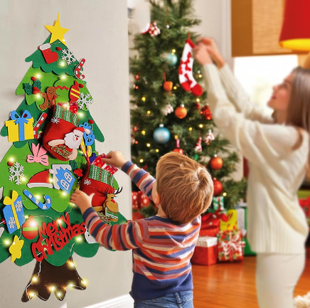 KEÇEDEN NOEL AĞACI