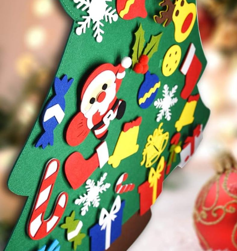 KEÇEDEN NOEL AĞACI